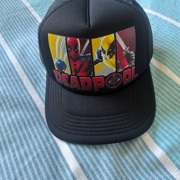 Marvel Deadpool hat - Picture 2 of 5